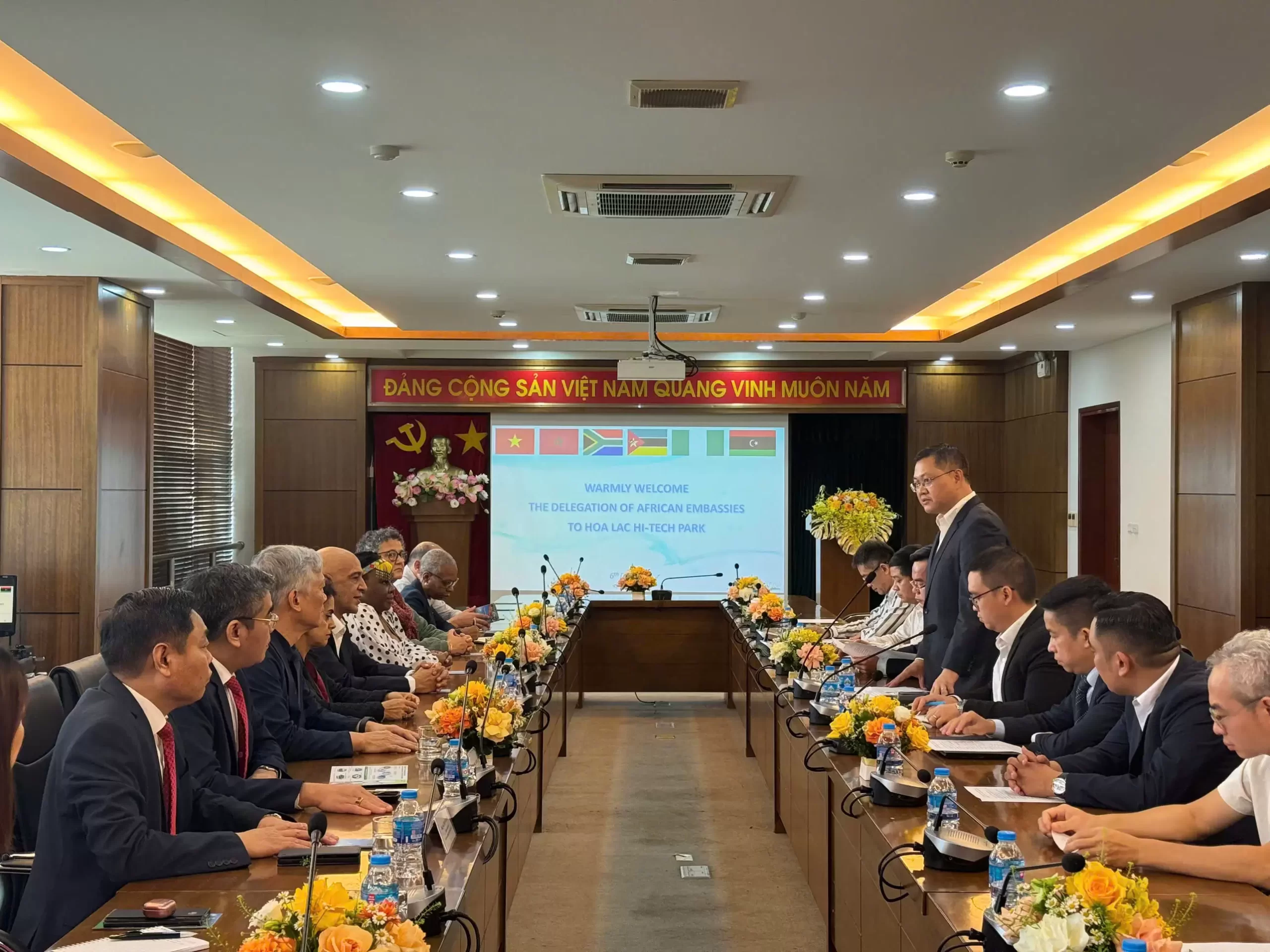 Khu CNC Hòa Lạc: Mở rộng quan hệ hợp tác với các quốc gia Châu Phi
