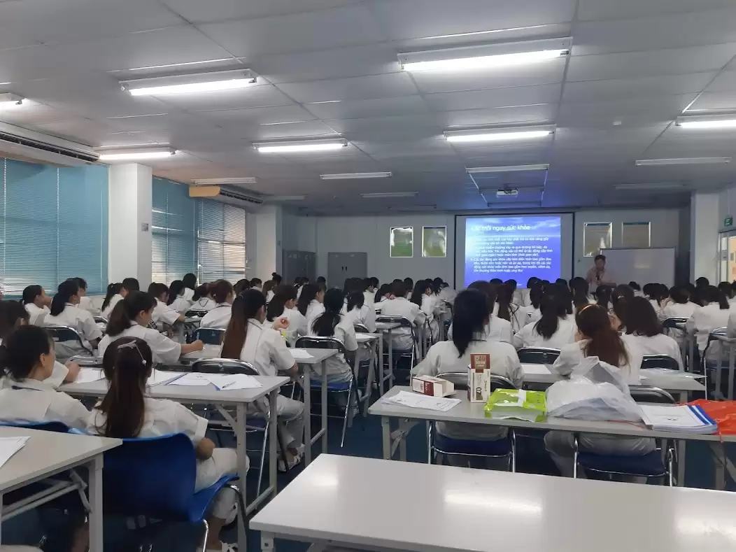 Huấn luyện an toàn lao động, vệ sinh lao động – Nhóm 5: Người thuộc nhóm nhân viên y tế